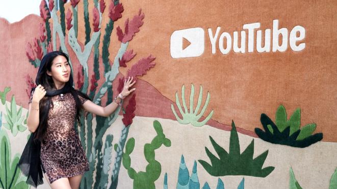 SIMJI en la activación de YouTube en Coachella - Foto: Rodin Eckenroth, AFP